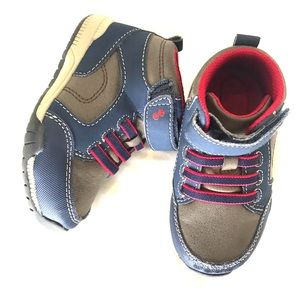 Surprize hightop tennis shoes-Size 6